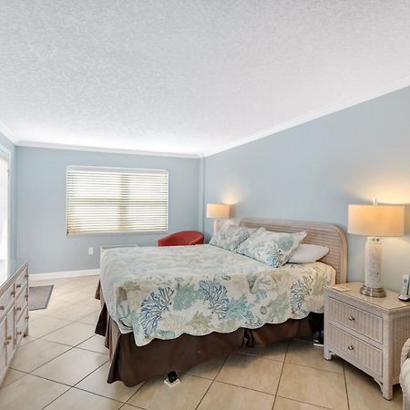 106 Beach Place Condos Сейнт Пийт Бийч Екстериор снимка