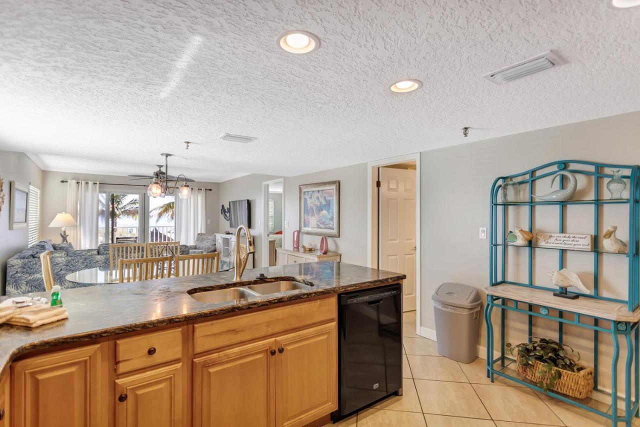 106 Beach Place Condos Сейнт Пийт Бийч Екстериор снимка