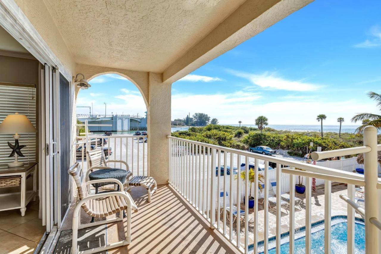 106 Beach Place Condos Сейнт Пийт Бийч Екстериор снимка