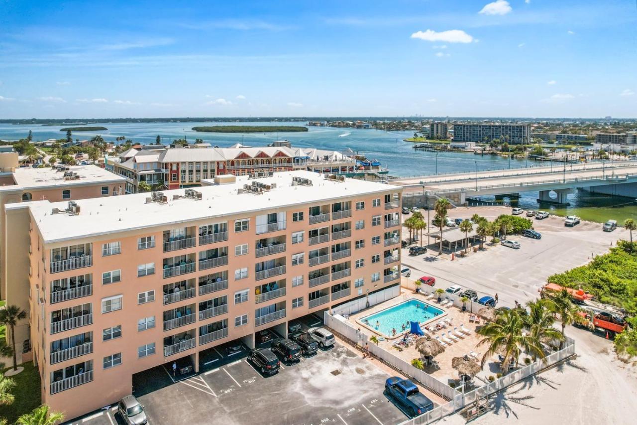 106 Beach Place Condos Сейнт Пийт Бийч Екстериор снимка