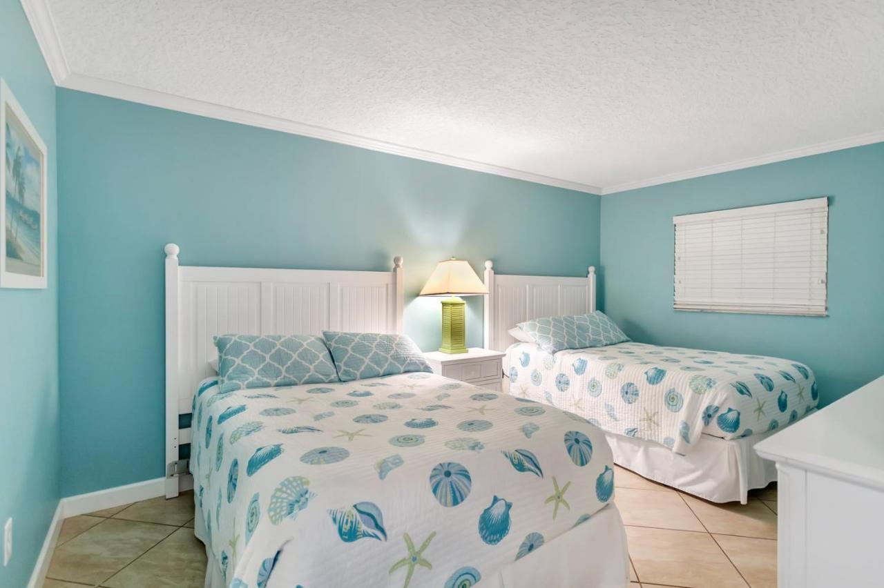 106 Beach Place Condos Сейнт Пийт Бийч Екстериор снимка